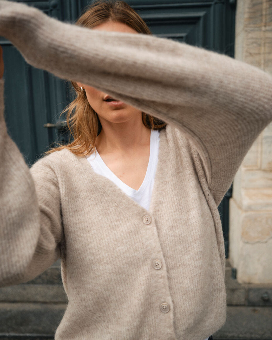 Modelshot / Feather Gray / Detail